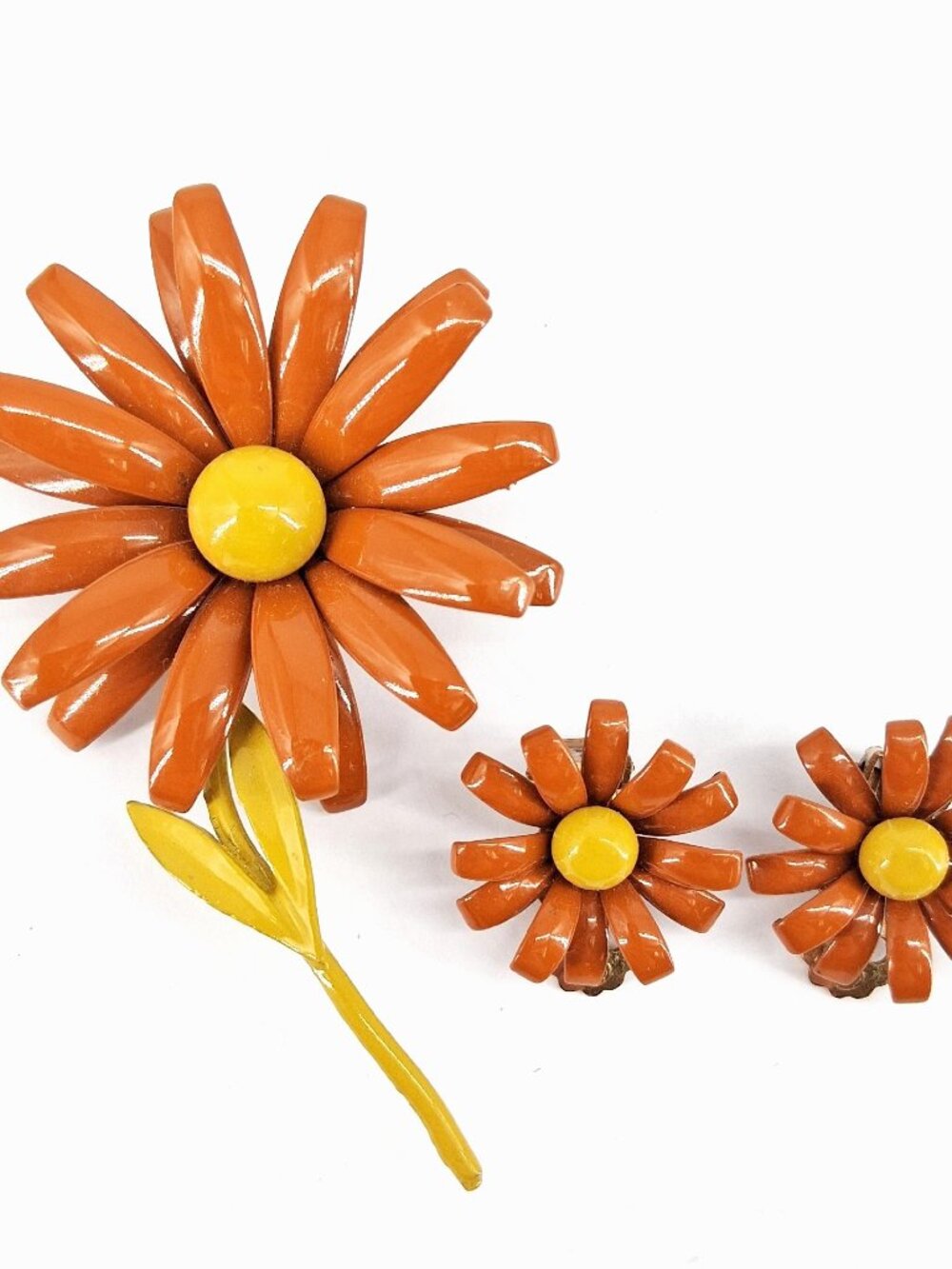 Vtg Deep Orange & Yellow Daisy Brooch/Earring Set
